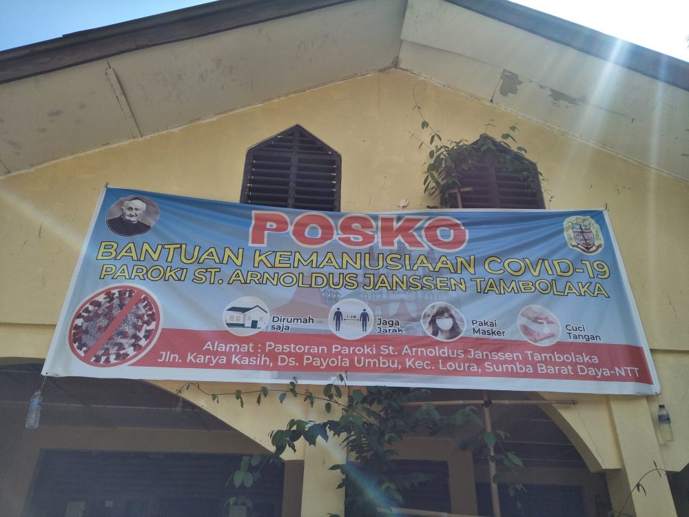 Paroki Tambolaka : Sumbangan ini dari Umat