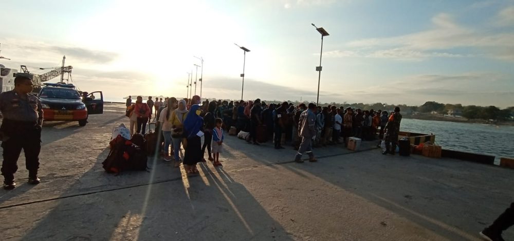 Kesigapan Tim Satgas COVID-19 Untuk Pemeriksaan 400 penumpang.