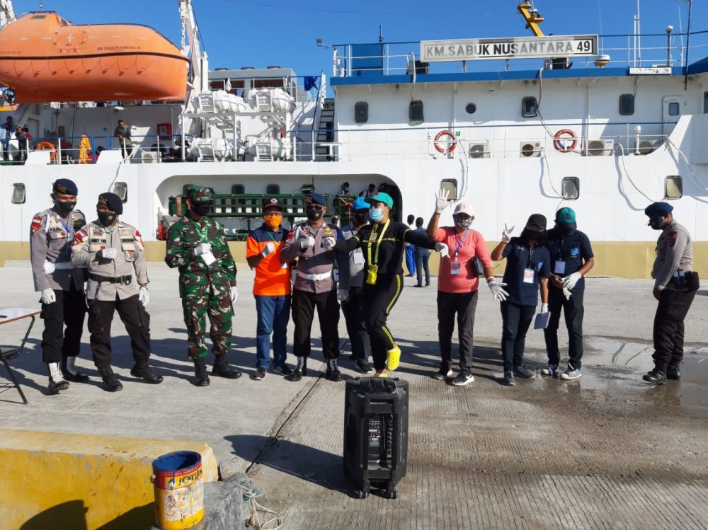 GERBANG SUMBA,PELABUHAN WAIKELO DAN BANDARA TAMBOLAKA GIAT TIM SATGAS COVID-19 BEGITU TEGAS.