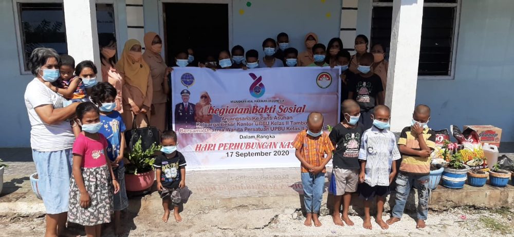 “Anjangsana”Ke Panti Asuhan Hati Nurani,Bandara Tambolaka beri Sembako dan Masker.