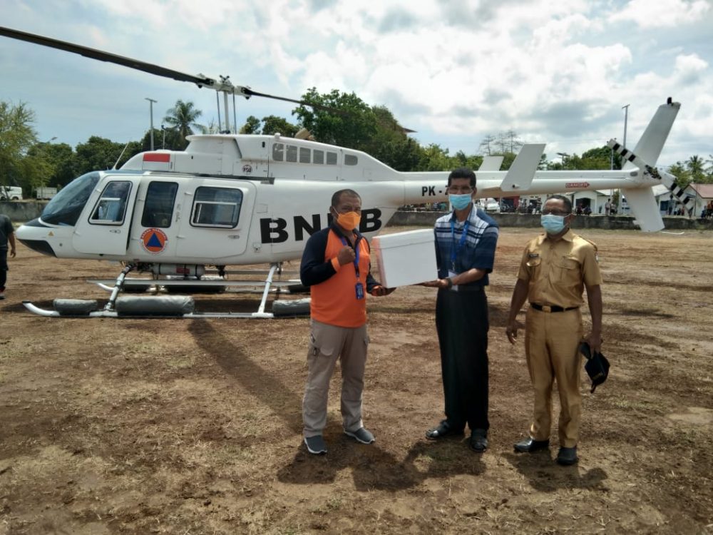 HELIKOPTER MENDARAT DI GALATAMA MENGANTAR VTM.