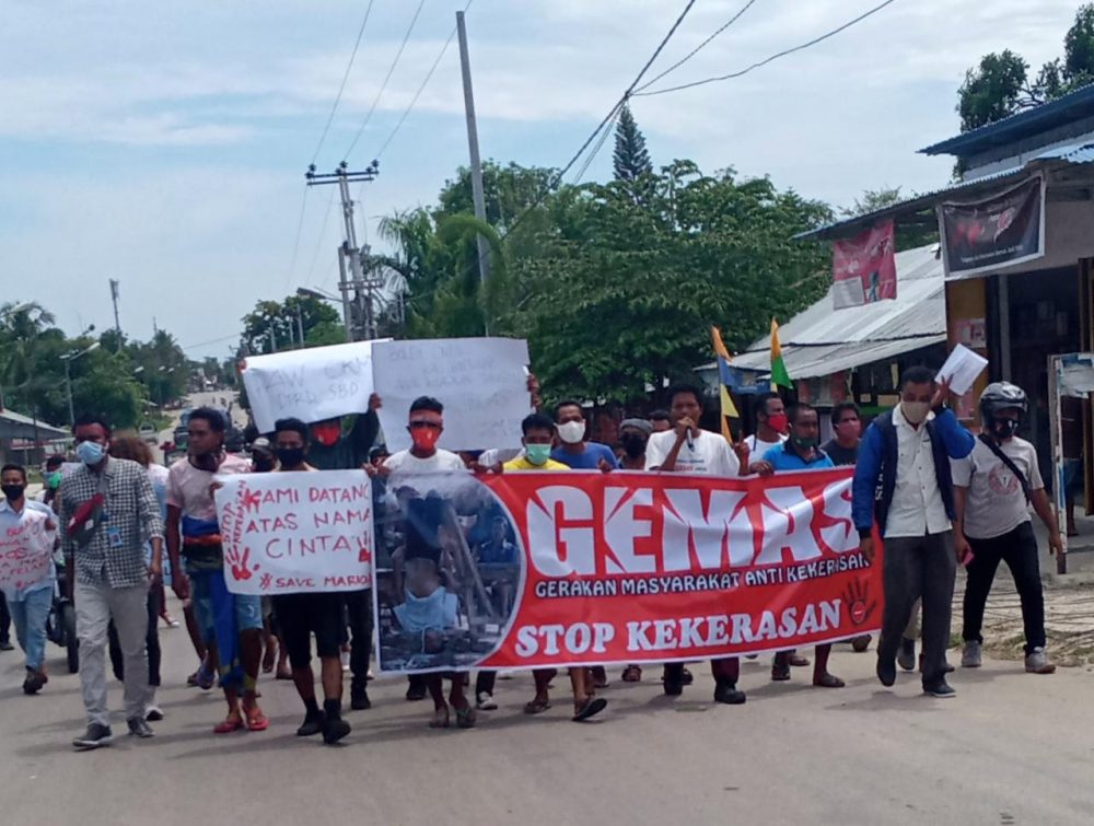 GEMAS Gelar Aksi Demo di Gedung DPRD SBD Dan Polres SBD.