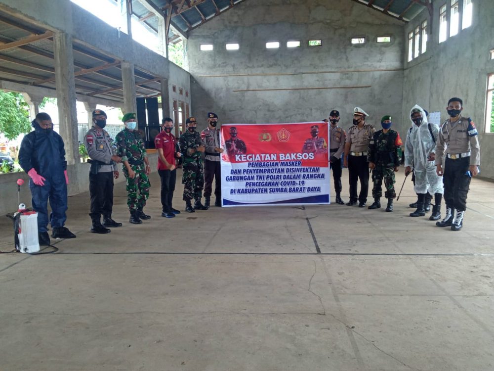 Pembagian Masker oleh TNI-POLRI Dalam Rangka Pencegahan Covid-19