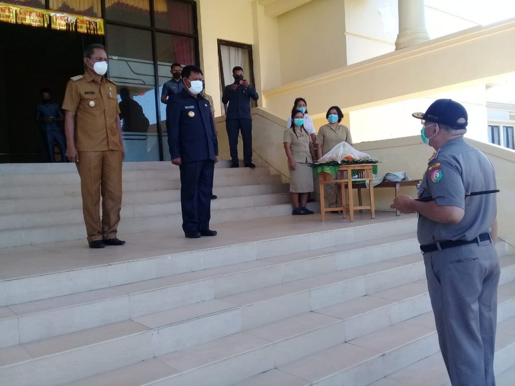 Upacara Bendera Memperingati HUT ke-14 Kabupaten SBD.
