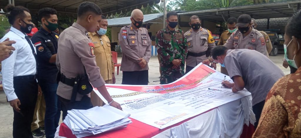 DEKLARASI DAMAI PILKADES SERENTAK SE-KECAMATAN KOTA TAMBOLAKA DAN KECAMATAN LOURA.