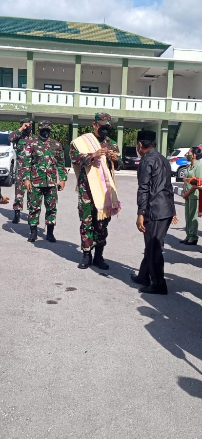 Kunjungan Kerja Pangdam IX/Udayana di SBD,TNI Untuk Rakyat.