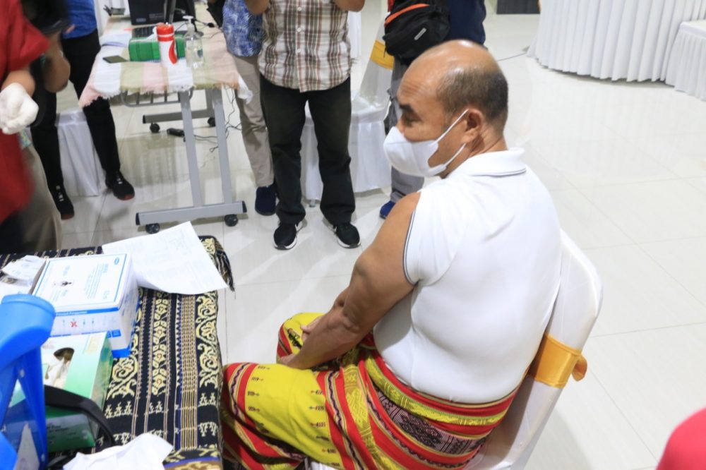 Gebernur NTT, VBL Terima Vaksin Dosis Kedua, Jenis Astrazenca Untuk Dorong Organisasi Profesi dan Parpol Terlibat Aktif Untuk Percepatan Vaksinasi