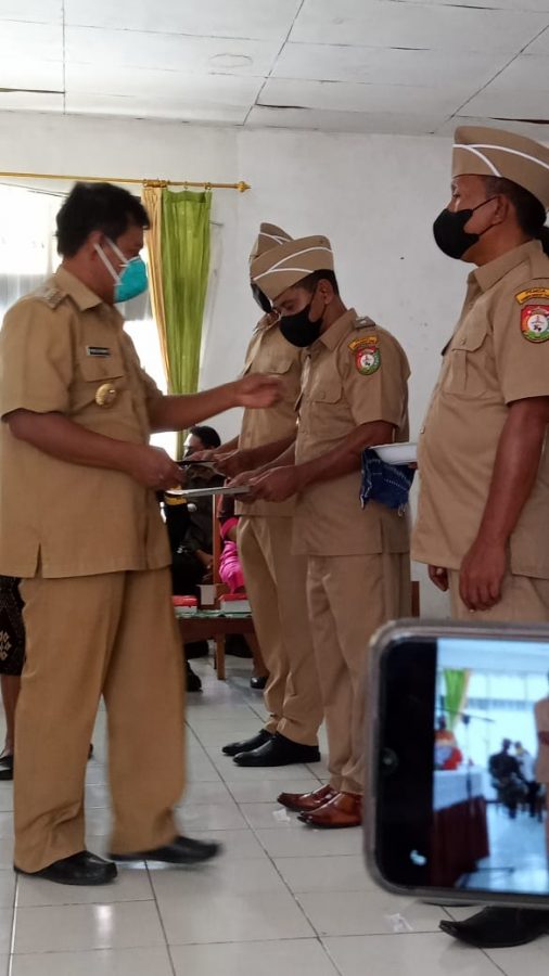 Bupati SBD dan Wakil Bupati Lantik 4 Kepala Desa Masing-Masing di Wilayah Berbeda.
