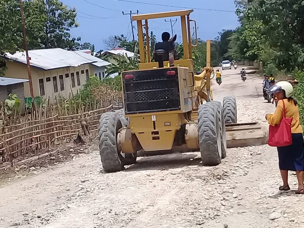 JALAN UTAMA PROVINSI DAN KABUPATEN DI STRIPING .