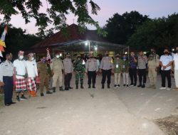 Personil Gabungan TNI-Polri Dan Warga Sukseskan Pengawasan Perayaan Malam Natal Di Setiap Gereja Kota Tambolaka