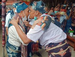 GUBERNUR VBL KUNJUNGAN DI SUMBA DAN BERDAMAI DALAM MUSYAWARAH ADAT DENGAN UMBU MARAMBA HAU