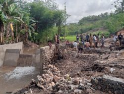 TANGGUL JEBOL AKIBAT BANJIR
