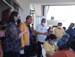 MELKI LAKA LENA BERIKAN PELAYANAN VAKSINASI MASSAL PADA DUA UNIT PUSKESMAS DI SBD 