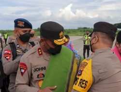 Kapolres Sumba Barat Sambut Kapolda NTT di Bandara Lede Kalumbang