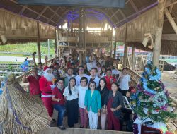 Perdana Digelar,Posrem Adakan Natal Bersama di Atas Kapal Km 6