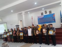 Pemkot Kupang Menerima Penghargaan Standar Pelayanan Publik tahun 2022 Dari Ombudsman RI