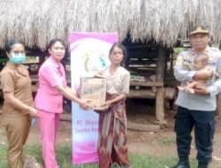 Wakapolres SBD Mengendong Balita Untuk Menurunkan Stunting bersama Bhayangkari SBD