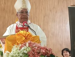 USKUP WAITABULA MELANTIK DEWAN BARU PAROKI SANTO ARNOLDUS YANSEN,TAMBOLAKA