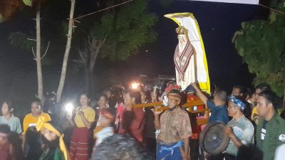 Paroki St. Arnoldus Janssen Tambolaka Rayakan Pembukaan Bulan Rosario