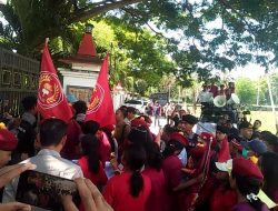 Saling Dorong PMKRI Cabang Tambolaka dan Polisi