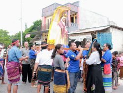 Ratusan Umat Katolik Mengikuti Perarakan Bunda Maria di Kota Tambolaka 