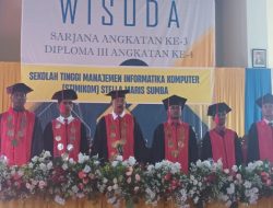 STIMIKOM WISUDA-KAN 430 MAHASISWA/i,BUPATI DAN SEKDA SUMBA TENGAH IKUT HADIR