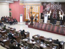 Ayodhia Kalake, Menghadiri Rapat Paripurna DPRD NTT