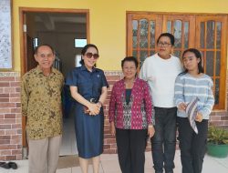 Anggota DPR-RI Ratu Ngadu Bonu Wulla: Turun Langsung Memberikan Beasiswa di SMK Bakti Luhur.Pendidikan untuk Bisnis…? Saya Tidak Suka!