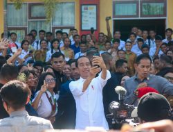 Didampingi Pj. Gubernur Ayodhia Kalake, Presiden Jokowi Kunjungi SMK Negeri 5 Kota Kupang