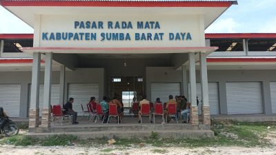 Kadis Perindustrian dan Perdangangan SBD,Agus Dappa Lakukan Rapat Perdana Ruko Radamata