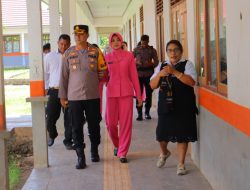 Bantuan Kemanusiaan, Kapolres SBD Bersama Bhayangkari Peduli Untuk Sekolah Luar Biasa (SLB) Letekonda Selatan Humas Polres Sumba Barat Daya