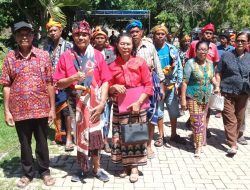 Yohanes Bulu Dappa Didampingi Istri Mendaftar Cabup ke PDIP Sumba Barat Daya