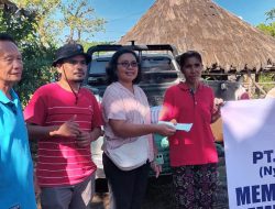 PT. Bumi Indah Beri Bantuan Seng dan Sembako Kepada Keluarga Korban Kebakaran di Desa Ramadana,Bentuk Peduli Sesama