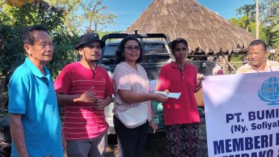 PT. Bumi Indah Beri Bantuan Seng dan Sembako Kepada Keluarga Korban Kebakaran di Desa Ramadana,Bentuk Peduli Sesama