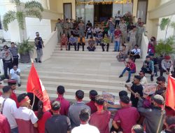 Demonstrasi GMNI Sumba Barat Daya: Bupati SBD Menjawab Tuntutan Soal Upah Buruh dan Transparansi Perusahaan Daerah Lawadi