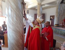 Misa Pemberkatan Gereja St. Petrus & Paulus Waikabubak,Uskup Waitabula Mengajak Menjaga Nama Gereja