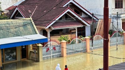 BANJIR GORONTALO: RIBUAN JIWA MENGUNGSI, SAVE THE CHILDREN SIAPKAN BANTUAN UNTUK ANAK-ANAK DAN KELUARGA   