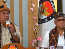 Paket Rakyat Mendatangi KPU Sumba Barat Daya, Mendaftar Diri Sebagai Calon Bupati dan Wakil Bupati SBD Pilkada 2024