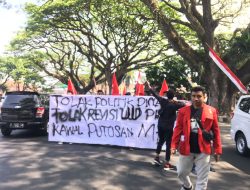 Kawal Putusan MK ! GMNI Malang Gelar Demo Tolak Revisi UU Pilkada 2024