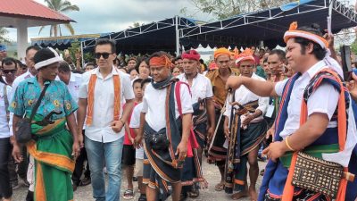 Detik-Detik Kornelius Kodi Mete Berorasi Politik Untuk Pasangan Calon Bupati Ratu Wulla dan Angga Kaka