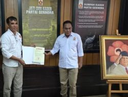 Paket “RAKYAT” Resmi Terima SK Gerindra untuk Pilkada Sumba Barat Daya: Paket De’Dama-Riko Bersitegang