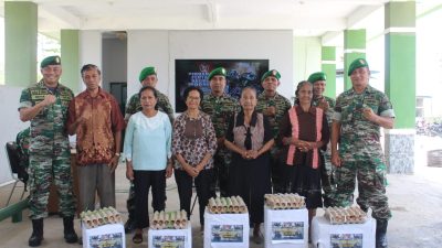 Pemberian Sembako Kepada Purnawirawan TNI-AD dan Wakawuri dalam Peringatan HUT TNI ke-79