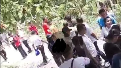 BEREDAR DI MEDIA SOSIAL, TERJADI KERIBUTAN MASSA PAKET RATU-ANGGA DI WEWEWA SELATAN,WEEBAGHE,RARA