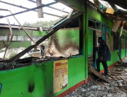 ERUPSI GUNUNG LEWOTOBI: 42 SEKOLAH TERDAMPAK, ANAK-ANAK TERPAKSA BELAJAR DI TENDA