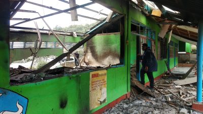 ERUPSI GUNUNG LEWOTOBI: 42 SEKOLAH TERDAMPAK, ANAK-ANAK TERPAKSA BELAJAR DI TENDA