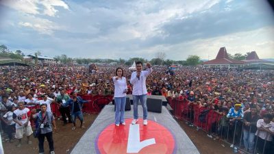 Lautan Pendukung Paket Ratu-Angga Padati Lapangan Galatama untuk Kampanye Akbar dan Mega Konser di Tambolaka