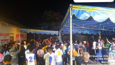 RIBUAN PENDUKUNG PAKET RAKYAT MENGGUNCANG DESA WAIMANGURA,BAHKAN KENDARAAN RODA DUA DAN RODA EMPAT BERJAM-JAM ANTRI