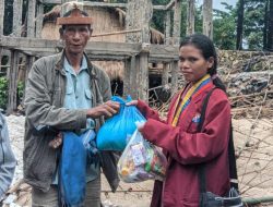 PMKRI Cabang Tambolaka St. Agustinus Menyerahkan Donasi untuk Korban Kebakaran di Kampung Manola dan Kampung Bodo Ede