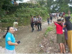 Belasan Rumah Di Kampung Bodo Ede Sumba Barat Ludes Terbakar, Polisi Dan Warga Babu-Membahu Padamkan Api