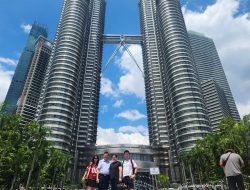 Begini Liburan Melkianus Lubalu,Bersama Sien Wadoe,Wisata Spiritual Hingga Selfie di KLCC